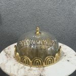 مضيفة مع غطاء زجاج